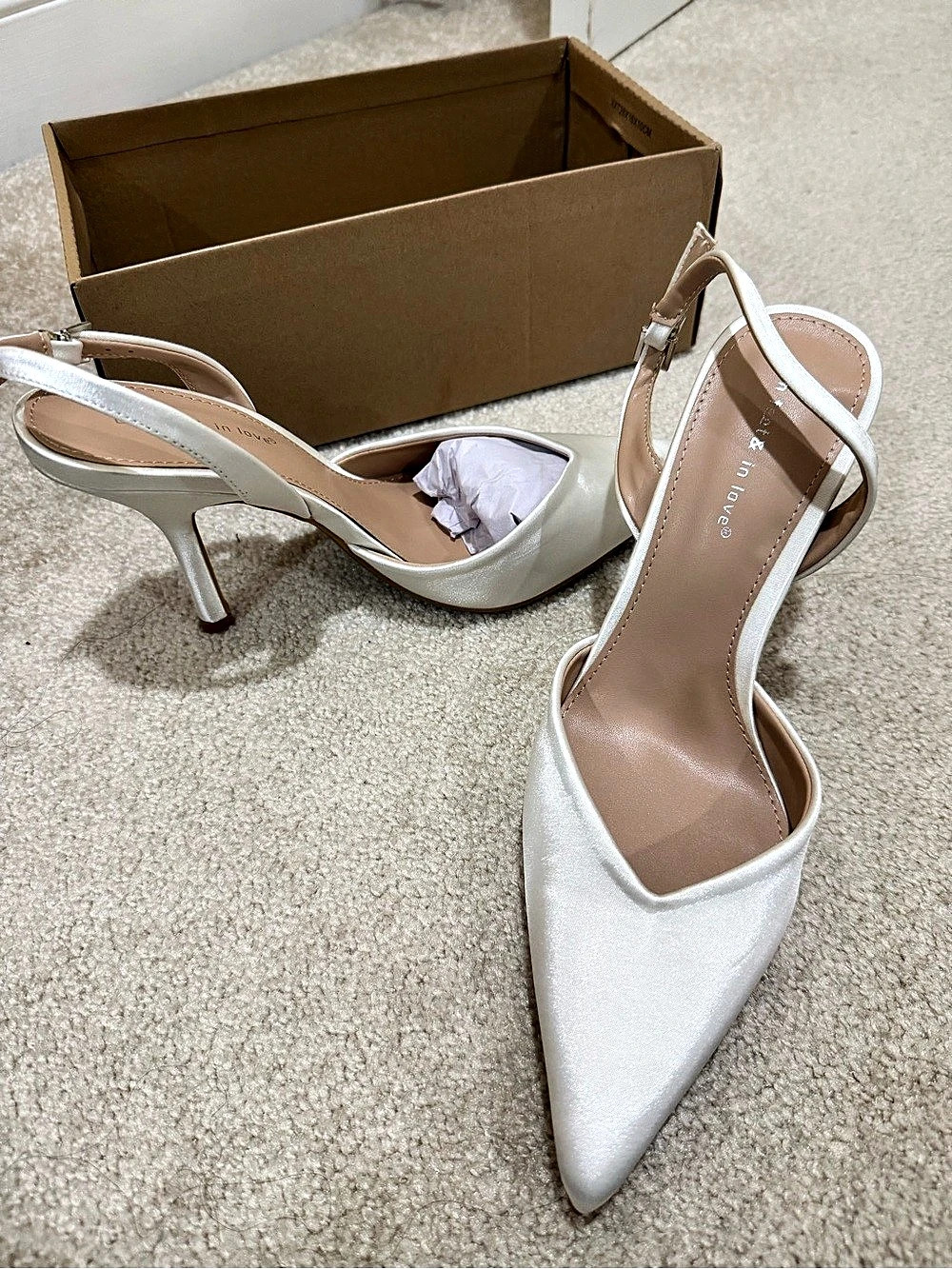Pointed-Toe Slingback Heels in White EU 39